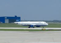 N569JB @ KMCO - JetBlue A320 taxiing after leaving the gate. - by paulp