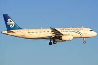 ZK-OJC @ NZAA - Short Final for Rwy 23L