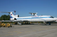 RA-85618 @ UUWW - Sibir - by Christian Waser