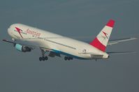 OE-LAW @ LOWW - AUSTRIAN AIRLINES - by Delta Kilo