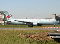 C-FXCA @ LFPG - Taxiing on parallels runways - by Shunn311