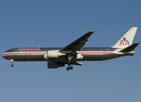 N355AA @ LEBL - AMERICAN 152 - by Jorge Molina