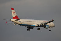 OE-LBA @ VIE - Airbus A321-111 - by Juergen Postl