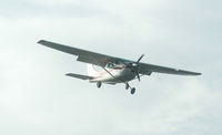N42043 @ S50 - landing fast, revs up. - by Wolf Kotenberg