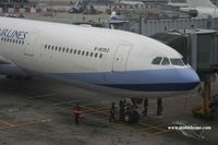 B-18352 @ VHHH - China Airlines CI763 to Jakarta - by Michel Teiten ( www.mablehome.com )