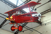 425-17 @ BRUSSEL - Replica of the Red Baron Fokker DR.1 in the Legermuseum in Brussels.