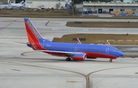 N264LV @ KFLL - Boeing 737-700 - by Mark Pasqualino