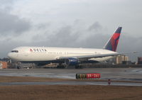 N128DL @ ATL - Delta 767-300