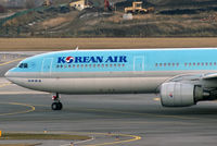 HL7584 @ VIE - Korean Air Airbus A330-323X