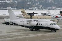 VP-CJD @ LOWI - D38