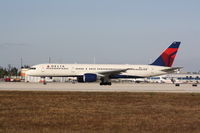 N699DL @ KMIA - Boeing 757-200