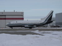 N977UA @ YYC - In Calgary to face the Flames - by Ian Kershaw