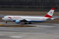 OE-LAZ @ VIE - Taxiing to holding point RWY 29 in VIE - for a flight to JFK - probably one of the first pictures of that plane in OS-livery; mind the austrian.com titles on the engines - by Patrick Radosta