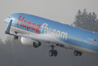 D-ATUE @ SZG - Hapagfly Boeing 737-8K5(WL) - by Juergen Postl