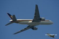 9V-SQM @ VHHH - Singapore Airlines - by Michel Teiten ( www.mablehome.com )