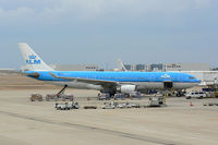 PH-AOA @ DFW - KLM at the Gate @ DFW