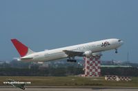 JA8264 @ RCTP - Japan Airlines