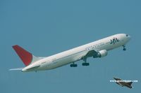 JA8264 @ RCTP - Japan Airlines