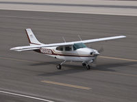 N668DB @ KSMO - N668DB taxiing - by Torsten Hoff