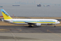 JA8258 @ RJTT - Air Do B767 at Haneda - by Terry Fletcher
