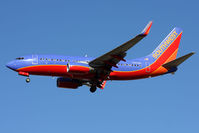 N203WN @ LAS - Southwest Airlines N203WN (FLT SWA2526) from Orlando Int'l (KMCO) on short-final to RWY 25R.