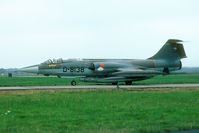 D-8138 @ EHVK - Fully loaded recce Starfighter: four tanks and a recce pod. - by Joop de Groot