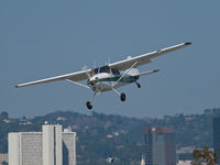 N3577C @ SMO - N3577C in a slip to lose altitude while arriving on RWY 21 - by Torsten Hoff