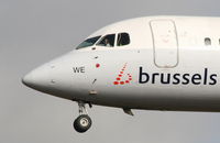 OO-DWE @ EBBR - arrival of flight SN3200 to rwy 25L