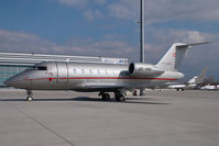 OE-INN @ VIE - Vistajet Challenger - by Yakfreak - VAP