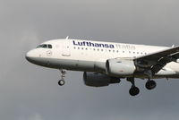 D-AKNG @ EBBR - arrival of flight LH1810 to rwy 25L