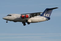 SE-DJP @ EBBR - arrival of flight SK4743 to rwy 25L