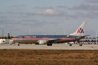 N925AN @ KMIA - Boeing 737-800 - by Mark Pasqualino