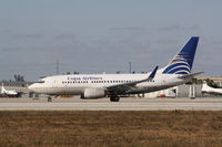HP-1527CMP @ KMIA - Boeing 737-700
