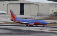 N472WN @ KFLL - Boeing 737-700 - by Mark Pasqualino
