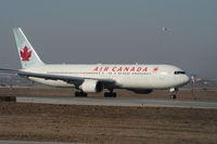 C-GHLU @ CYYZ - Taxing to Runway 33R