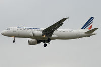 F-GFKP @ LSGG - Landing 05 - by Guillaume BESNARD