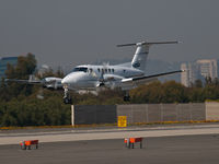 N907DB @ KSMO - N907DB arriving on RWY 21 - by Torsten Hoff