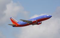 N679AA @ KFLL - Boeing 737-300 - by Mark Pasqualino