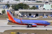 N909WN @ KFLL - Boeing 737-700 - by Mark Pasqualino
