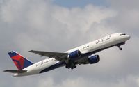 N663DN @ KFLL - Boeing 757-200