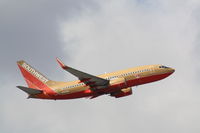 N747SA @ KFLL - Boeing 737-700 - by Mark Pasqualino