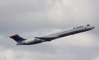 N915DL @ KFLL - MD-88