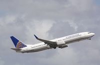 N37420 @ KFLL - Boeing 737-900 - by Mark Pasqualino