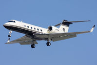 N711SW @ LAX - Wynn Resorts Gulfstream G450 N711SW from Las Vegas McCarran Int'l (KLAS) on short-final to RWY 25L. - by Dean Heald