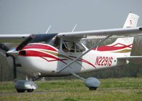 N2291S @ DTN - On taxiway Foxtrot about to turn onto runway 14 at the Shreveport Downtown airport. - by paulp