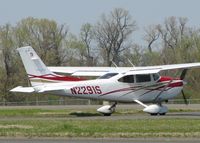 N2291S @ DTN - Holding short of runway 14 waiting on landing traffic at the Shreveport Downtown airport. - by paulp