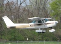 N4860B @ DTN - About to touch down on runway 14 at the Shreveport Downtown airport. - by paulp