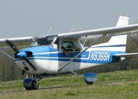 N9366H @ DTN - Taxiing to runway 14 via Foxtrot at the Shreveport Downtown airport. - by paulp
