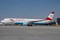 OE-LAT @ VIE - Austrian Airlines Boeing 767-300 - by Yakfreak - VAP