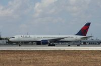 N622DL @ KMIA - Boeing 757-200